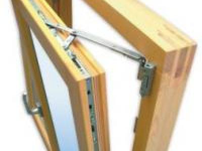 Bukó-nyíló vasalatok